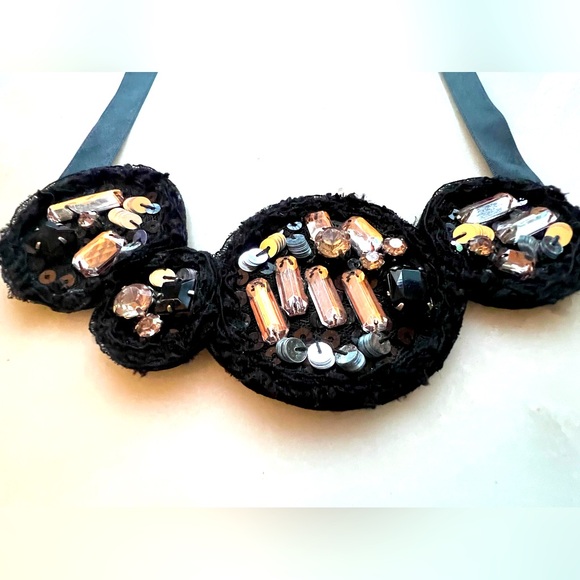 Large Statement Embellished Necklace!🪩✨ **NEW WITHOUT TAGS!🤩💛🖤⭐️**NWOT🎁💫** - Picture 6 of 7